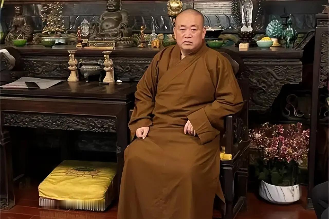 少林寺方丈居然被自己师父写信骂“偷东西、有野心”，还被徒弟联合一群人实名举报“玩