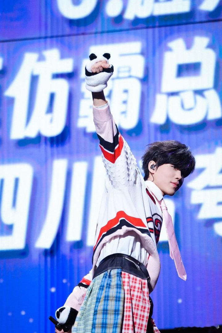 en王翊恩energyday生日场王翊恩生日演唱会 舞台积攒成长力量，陪伴书写温