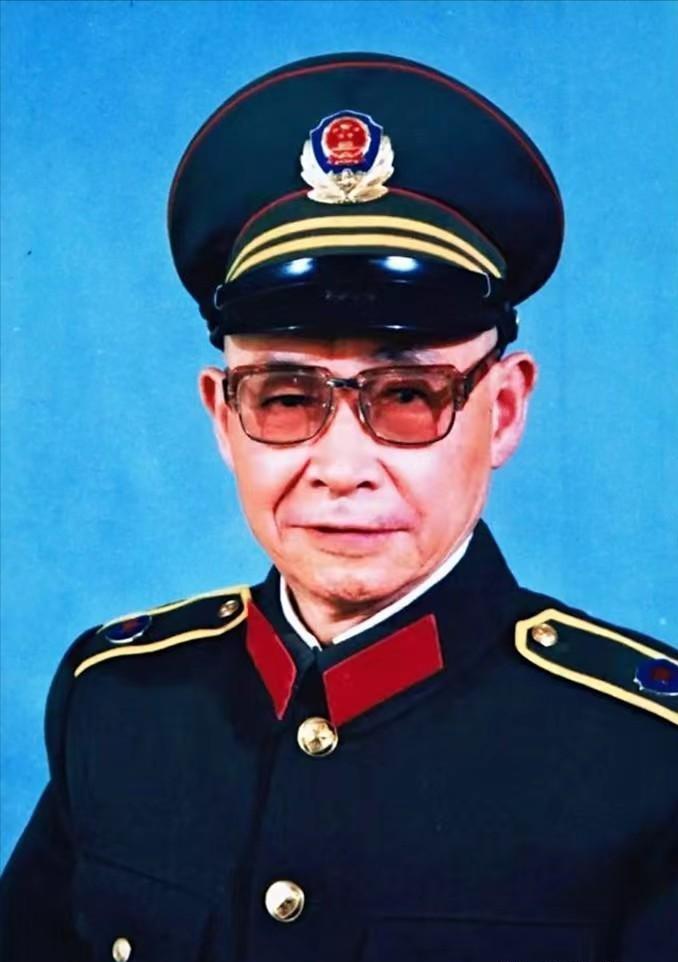 西路军连长刘德胜带着九连的战士边打边撤，马家军紧追不舍，一点一点缩小包围圈，最后