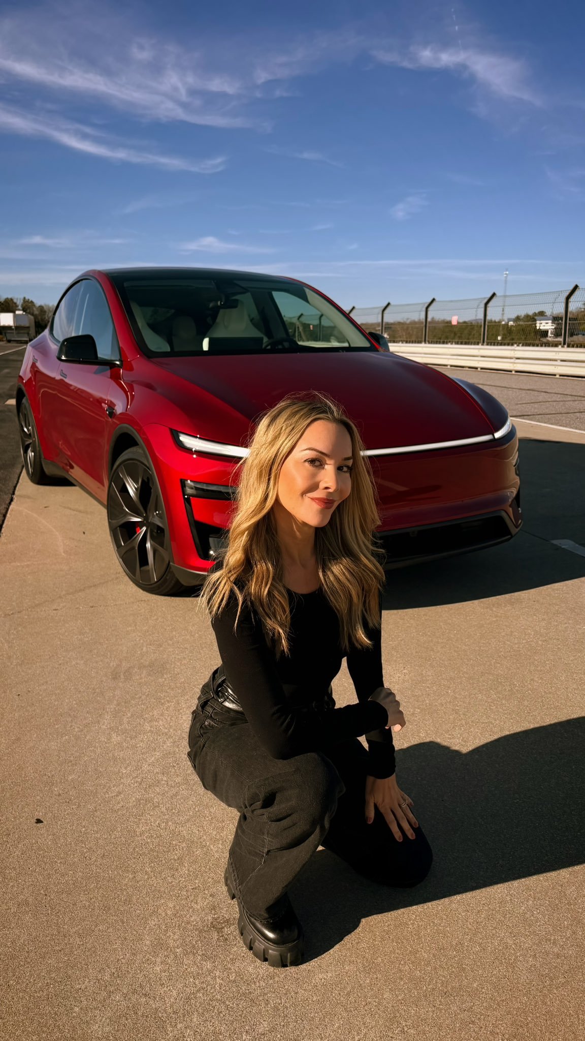 1月6日，特斯拉针对国产车型Model 3和Model Y开创性地推出了7年超低