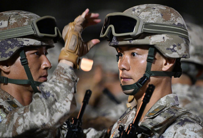 #阅兵太出片了#【#坚毅眼神太震撼了#】超绝专注力，他们的眼神如此坚定！喜欢哪一