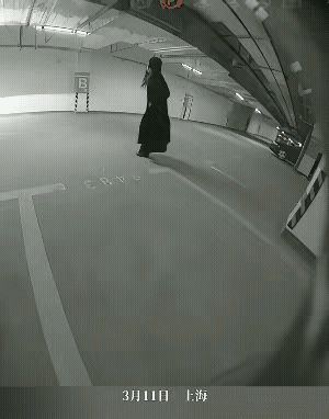 年轻的女孩千万不要喝酒，尤其不要过量喝酒，喝多了不仅伤害身体，而且容给自己带了一