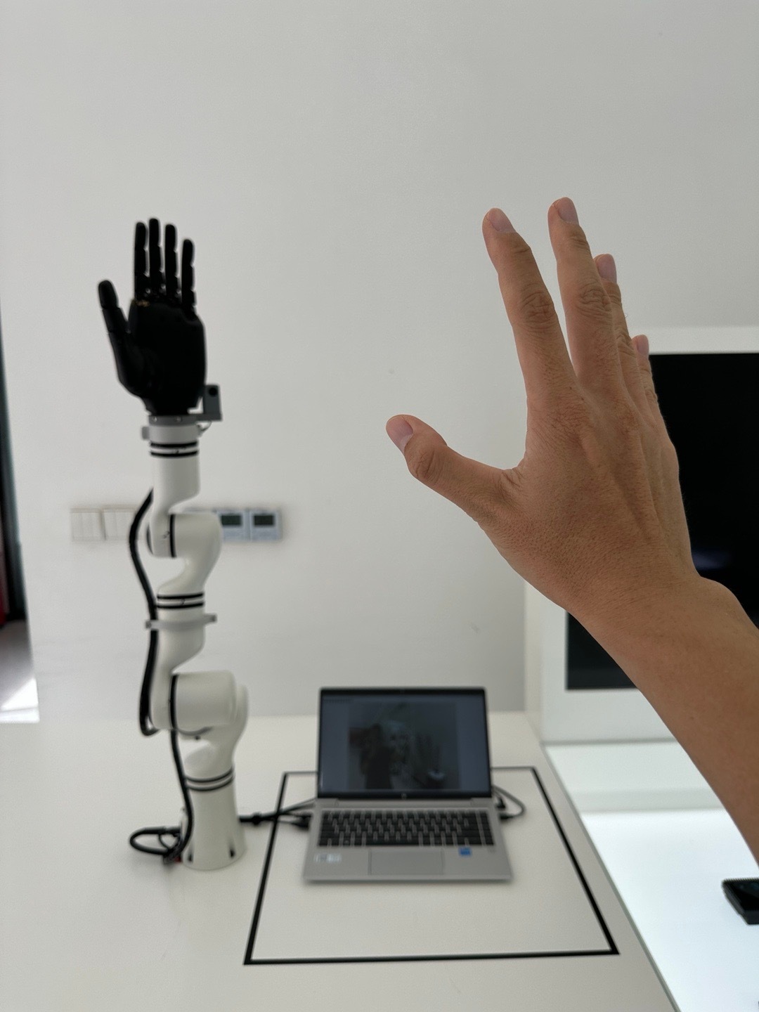 车载激光雷达的半壁江山是速腾聚创的。这不是夸张，现在马路上每两台带激光雷达的🚘