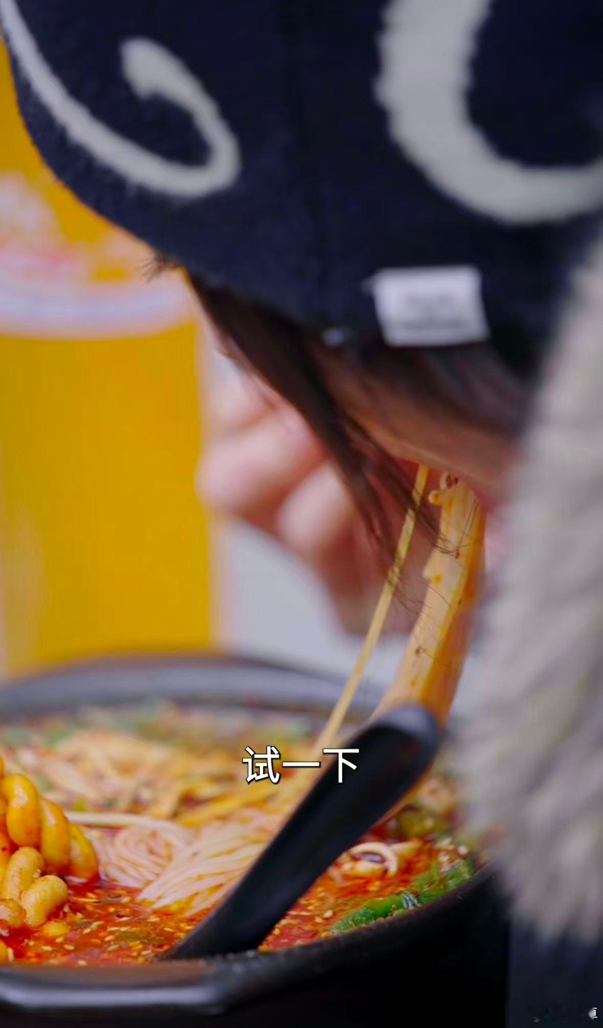 孙坚带王霏霏回西安看孙坚带着王霏霏逛西安，完全不是走马观花打卡。带着老友吃本地砂