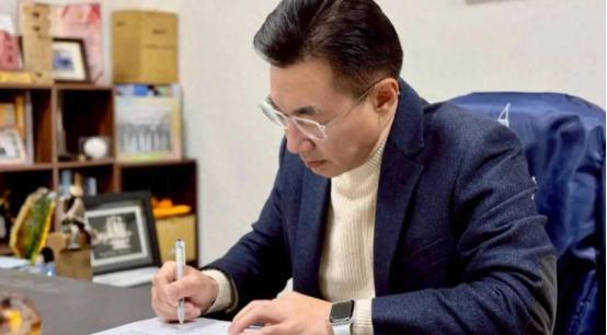 民调再高也没用，江启臣签下投降书，不遵守郑丽文定下的规矩就滚
 
2月2号凌晨两