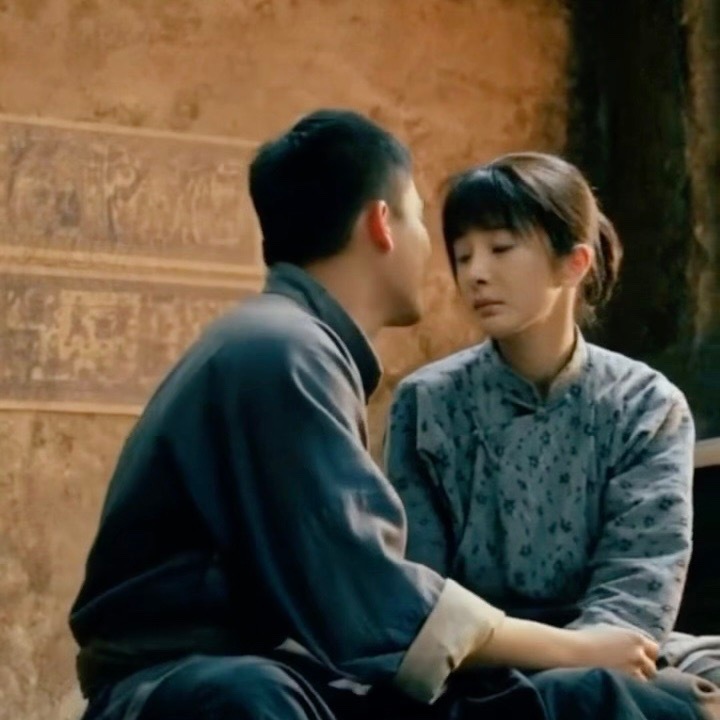 内娱所有生花都亲过嘴生万物里欧豪和杨幂没亲过嘴，我又想看怎么办？ai了一个看的我