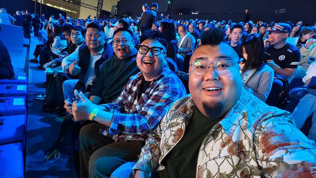 一吨男团今天意外的都在北京都在 BMW巧了么这不是 