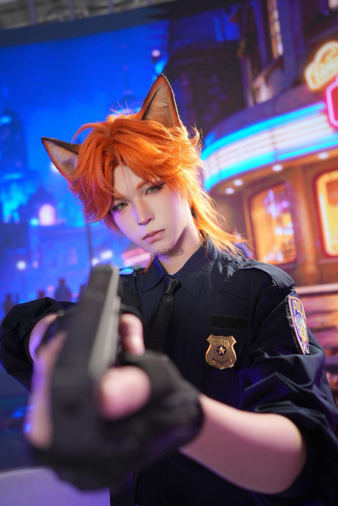 李希侃cos狐尼克李希侃这波狐尼克cos真的太绝了，简直是从疯狂动物城走出来的真