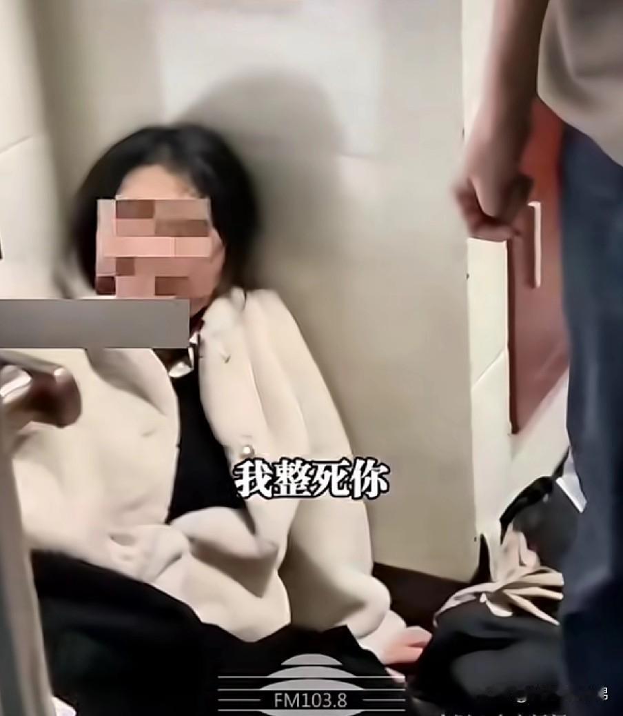 这可真是升米恩斗米仇，辽宁一女子了解到邻居家每天都有人在家，于是点外卖写邻居家地