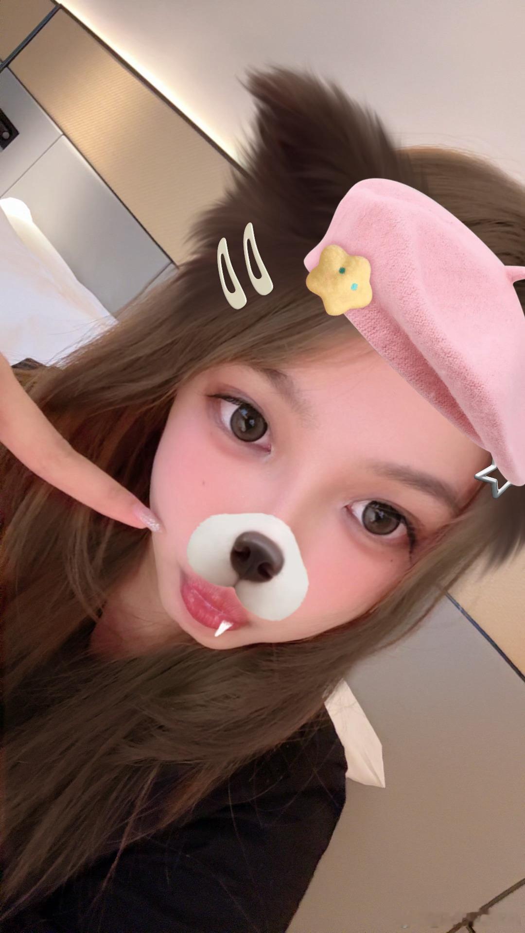 烙铁别闹了好吗。焊我脸上。抖音特效就是这个萌。 ​​​