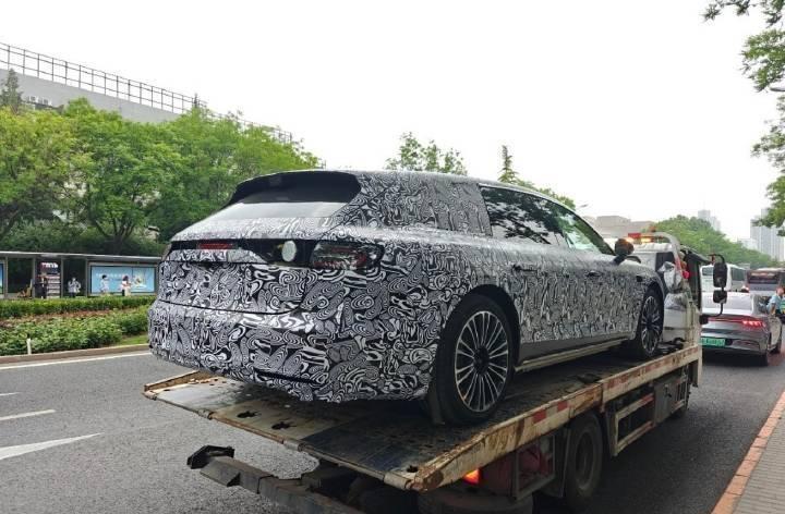 以前一提旅行车，BBA那几个进口货，价格是真敢要啊！C级旅行比国产加长三厢顶配还