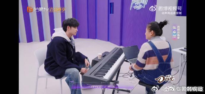 张卓尔害怕不被大众认可声鸣远扬 张卓尔身上那股为梦想拼搏的劲儿特别让人佩服，不用