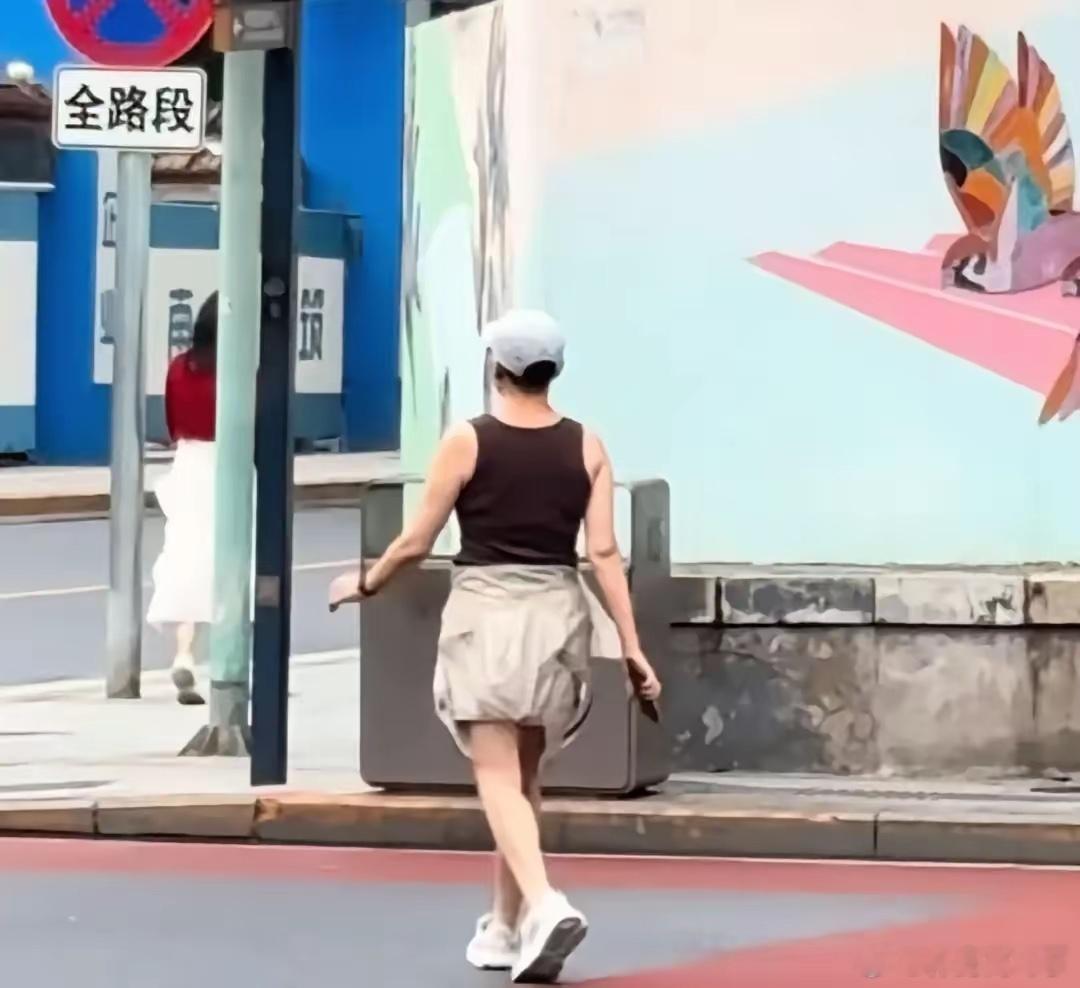 65岁的宋丹丹，把一小时有氧锻炼塞进了北京国贸的日常。 