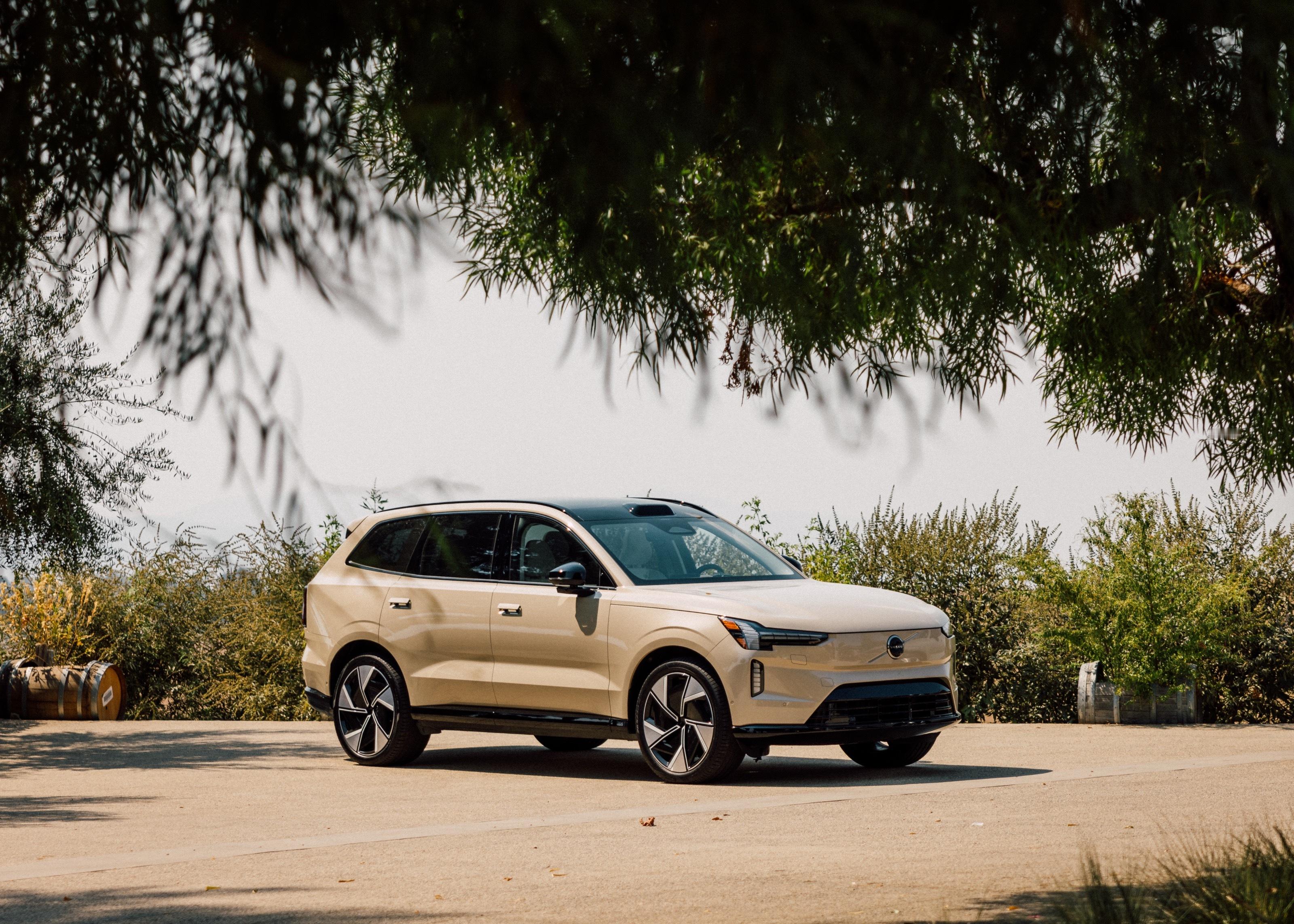 匆匆往返京沪拍了一辆今年我觉得最好看的新车是的 没有定语好看到我觉得它上绿牌都不