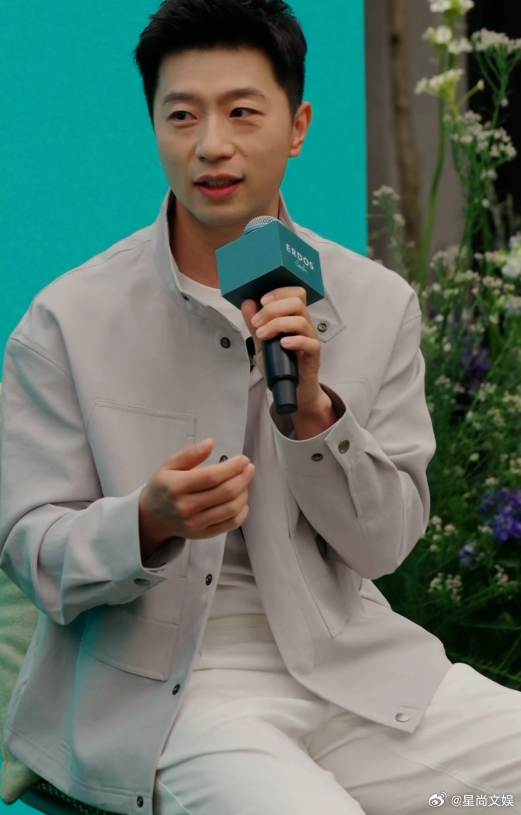 马龙把时间交给时间马龙真做到了即兴生长不被节奏打乱，不被焦虑吞噬，马龙真做到了即