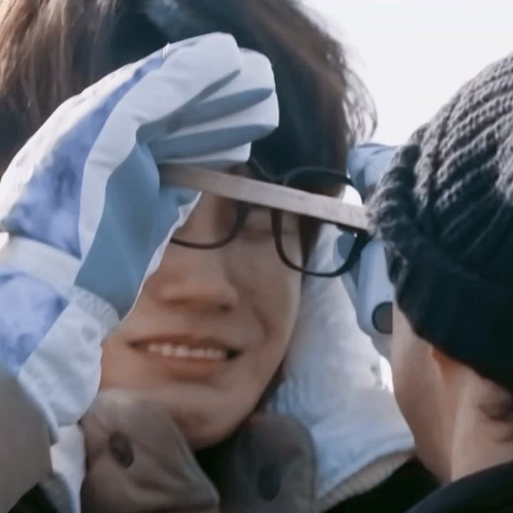 优酷你就宠张真源吧  酷给我们真源小哭包擦眼泪真的好温暖呀，酷啊你就宠张真源吧[