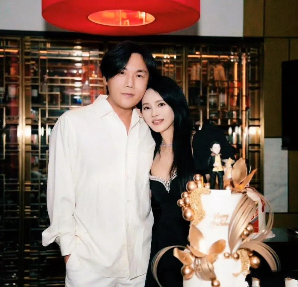 伊能静忆单身泡面时光：秦昊少归引发的情感涟漪

伊能静在访谈中提及，秦昊因工作繁