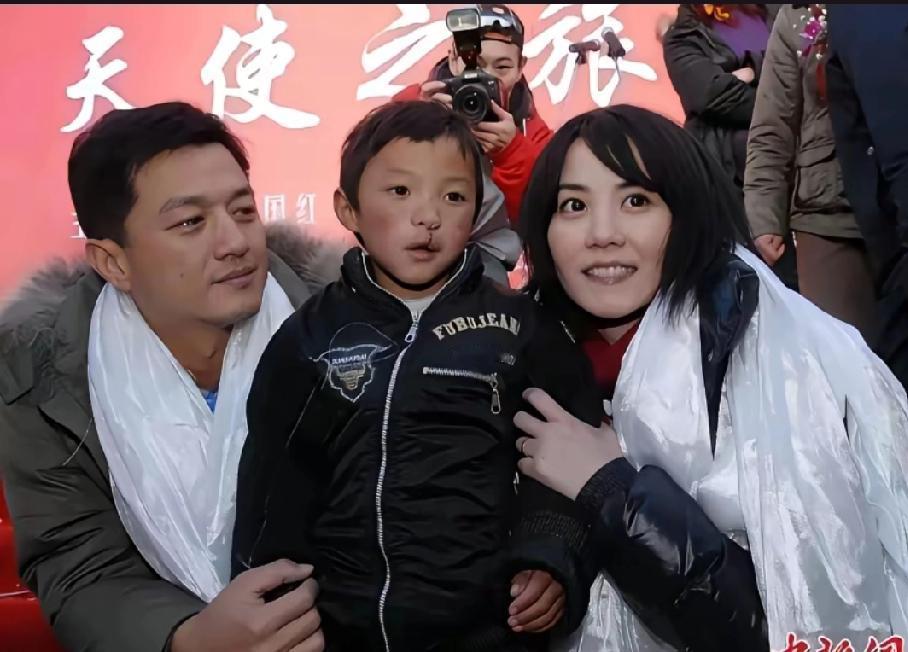 李亚鹏眼角的一滴泪，堪比天上的一颗星。谁见过一个大老爷们居然有这么一副善良的心肠