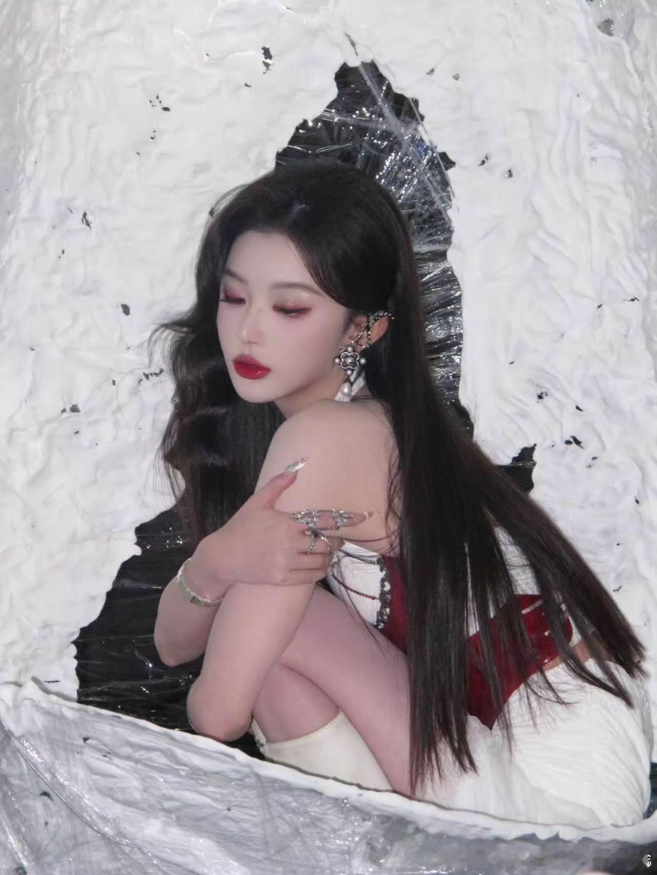 孔雪儿问自己几岁会结婚 前一秒还在期待一个数字，后一秒直接被答案之书噎住，这段反