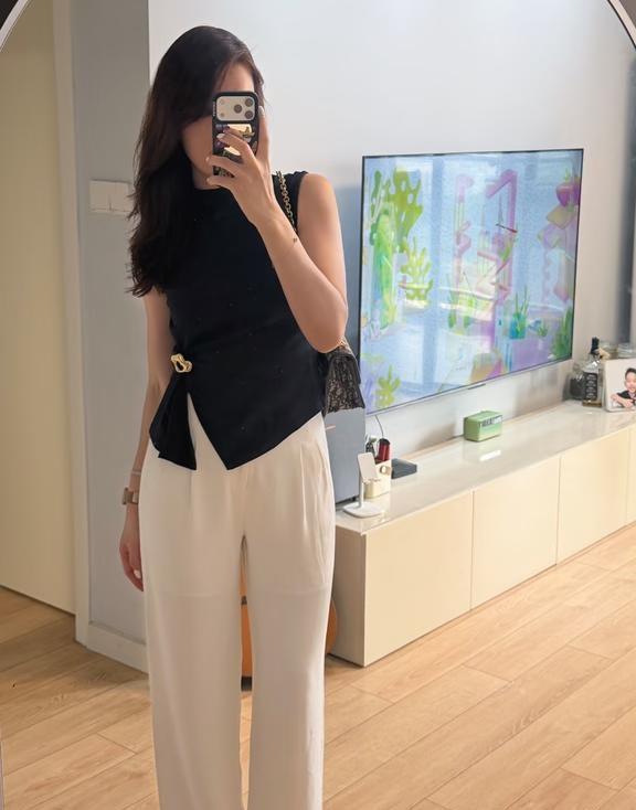 168/59 通勤穿搭｜今天是干净舒服蓝白系☁️
早八通勤，今天这套剪裁自带显瘦