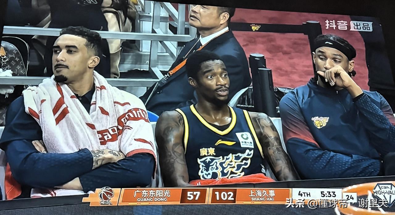 杜锋经历一场惨败，终于想明白了吧，cba外援的核心是舍得花钱，国内球员差距没那么