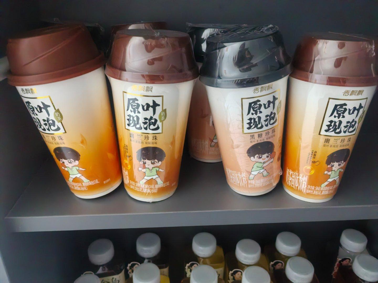 连续几天下雨 泡杯香飘飘幽兰珍珠奶茶 暖暖的孙颖莎香飘飘品牌代言人