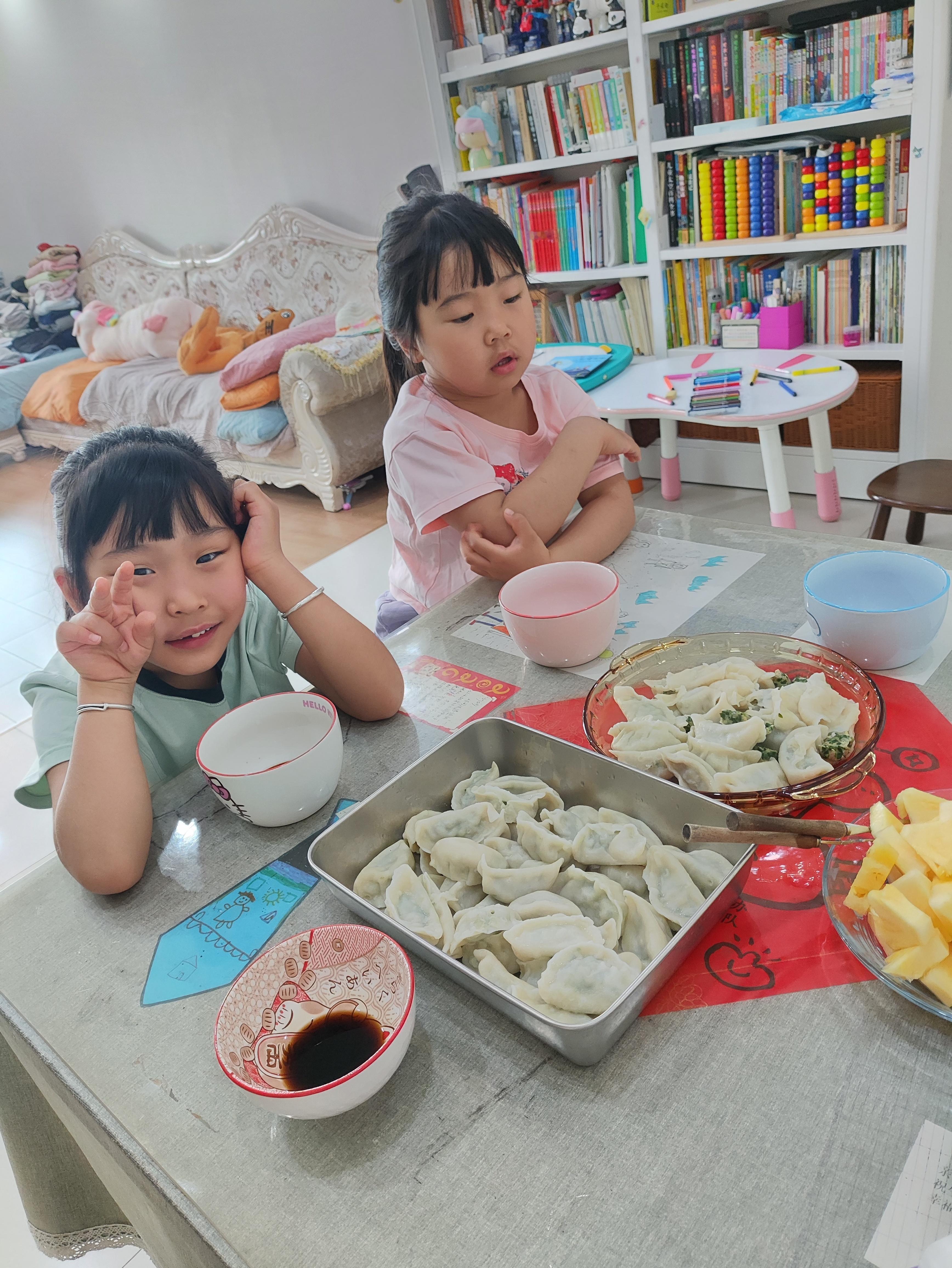 琦妙依吃兰么 好好吃饭