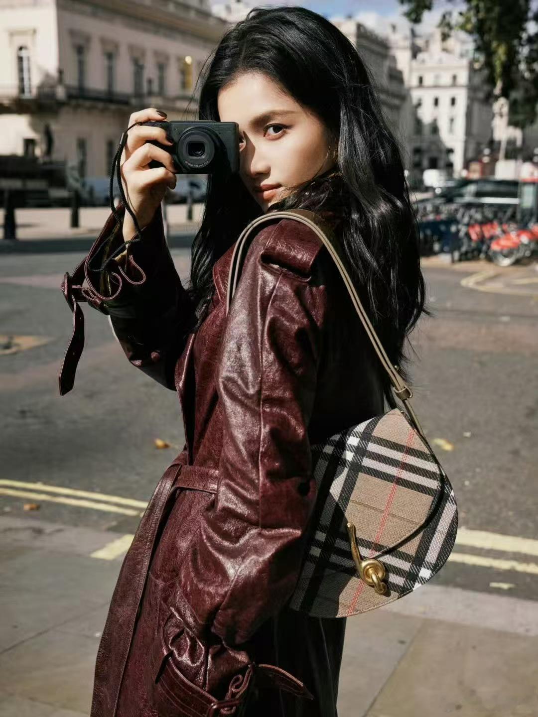 张婧怡Burberry大秀造型张婧仪伦敦街头记忆张婧仪伦敦街头记忆，哇，美得太超