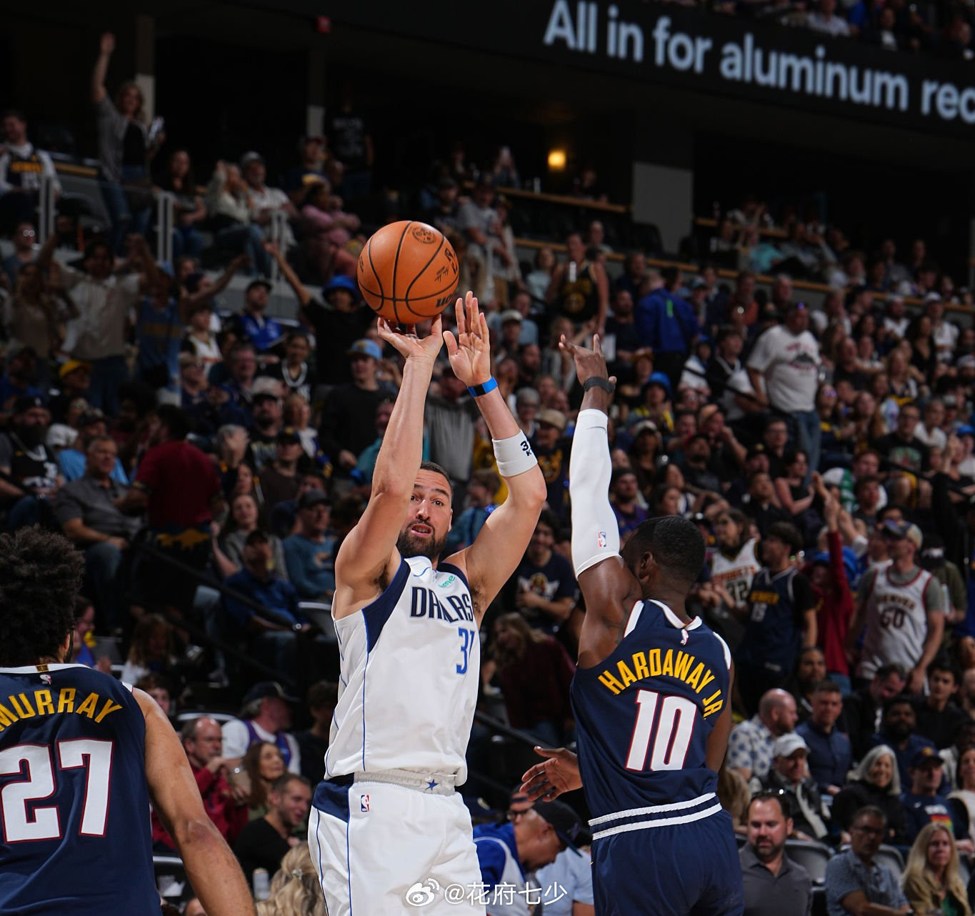 克莱今天三分2中2，超越蒂姆·哈达威 Jr. 以174记三分升至独行侠队史单赛季