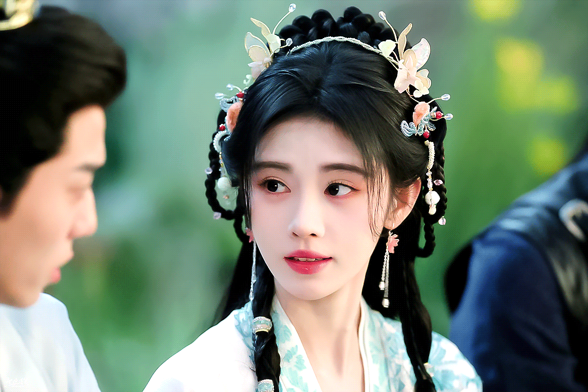 鞠婧祎澹台台 jjy鞠婧祎粉墨江湖 “你是我藏匿起来的小浪漫 是所有文案都不能形