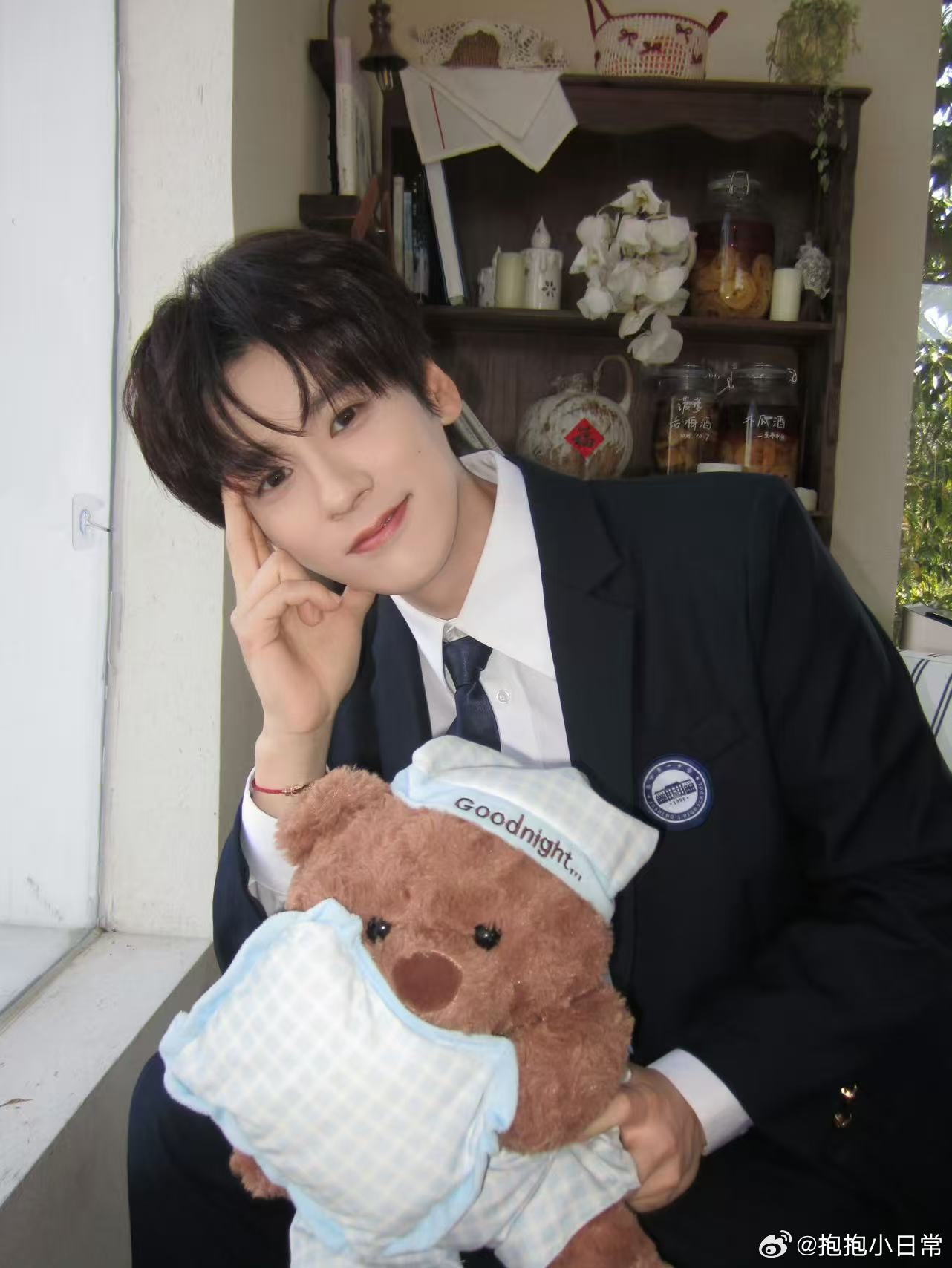 魏哲鸣扫楼追着酱板鸭梗跑你是迟来的欢喜 魏哲鸣的扫楼速度真的是快得不可思议，尤其