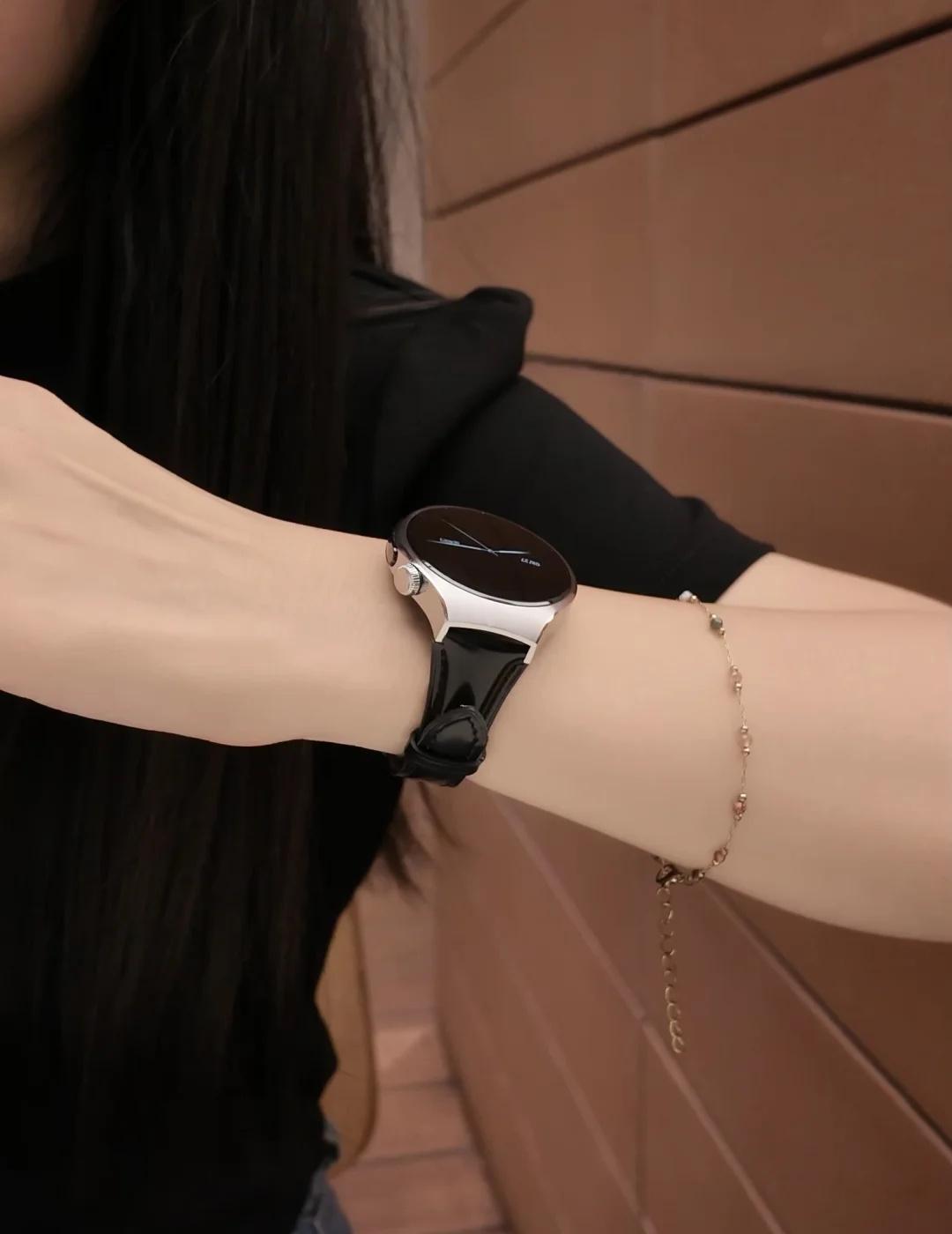 华为watch5…黑色皮带有种低调的贵气！！！
华为watch5+黑色冰面皮⌚️