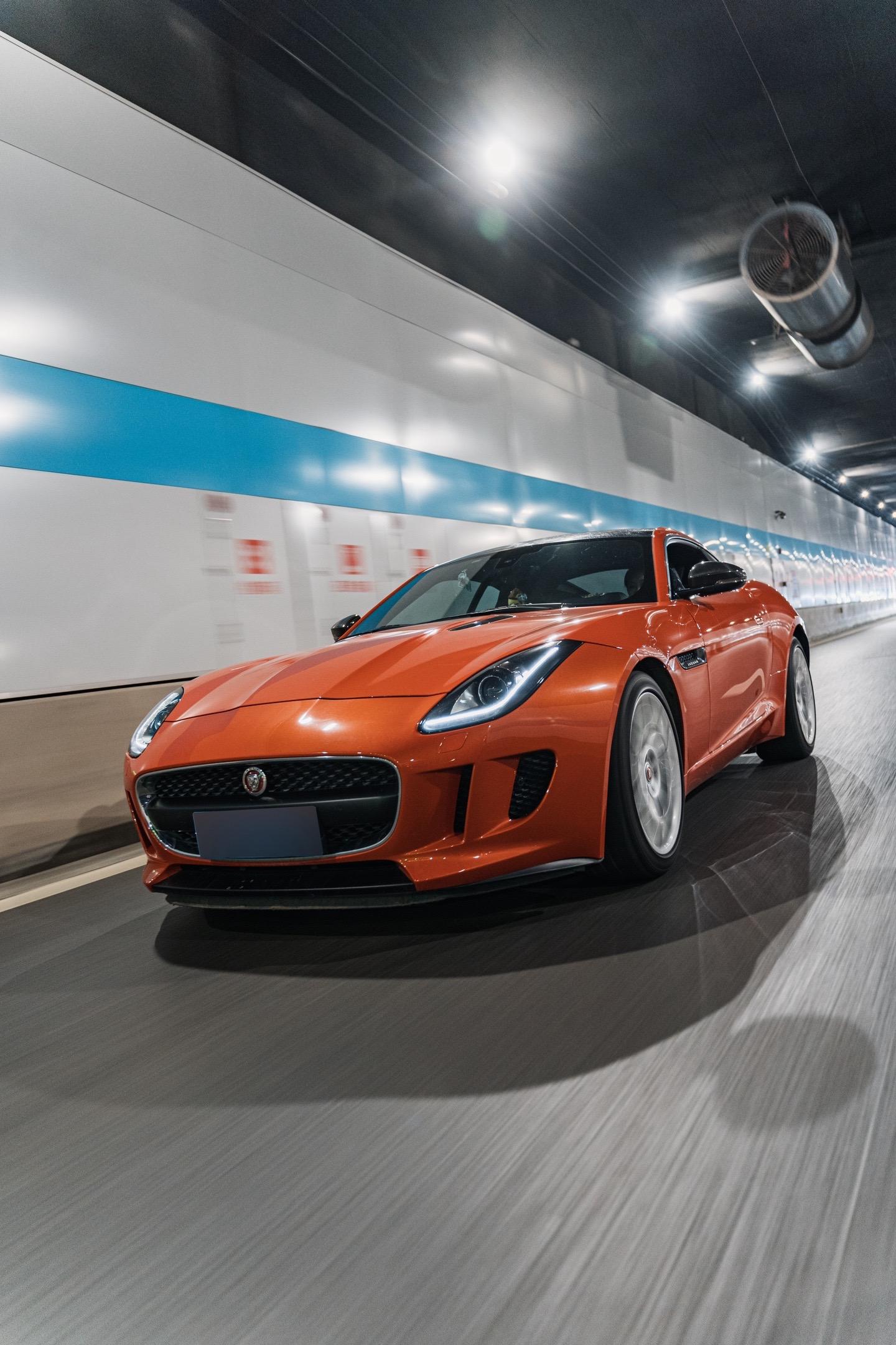 Jaguar F-type.不道咋说了，太优雅了