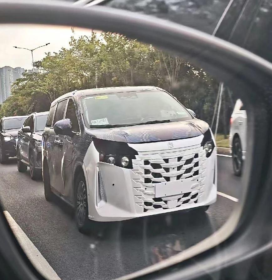 #懂车之道#

日前，我们从相关渠道获了一张比亚迪全新MPV的最新谍照，本次曝光