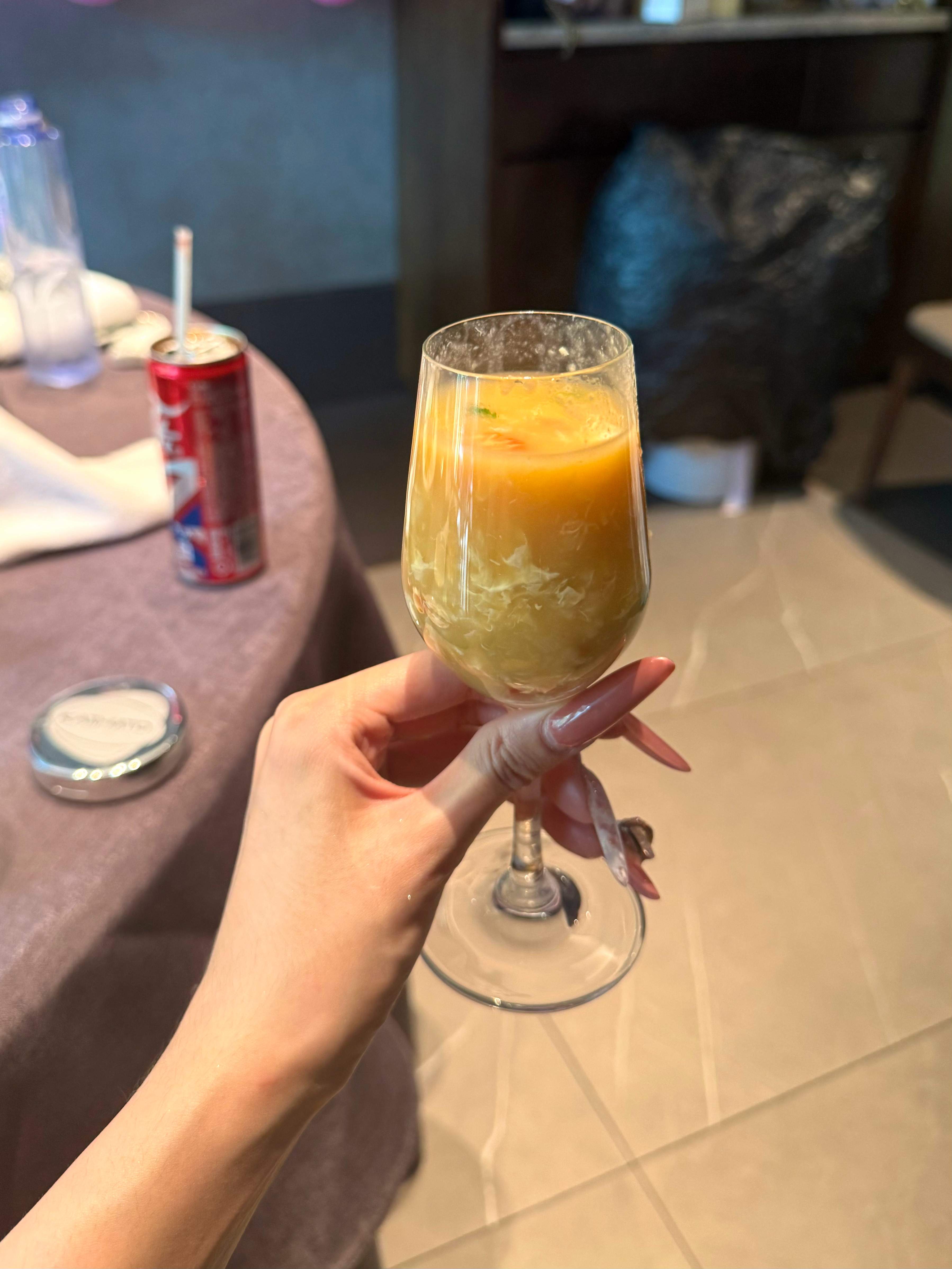 尊敬的光公主要享用这杯西红柿鸡蛋疙瘩热红酒了 
