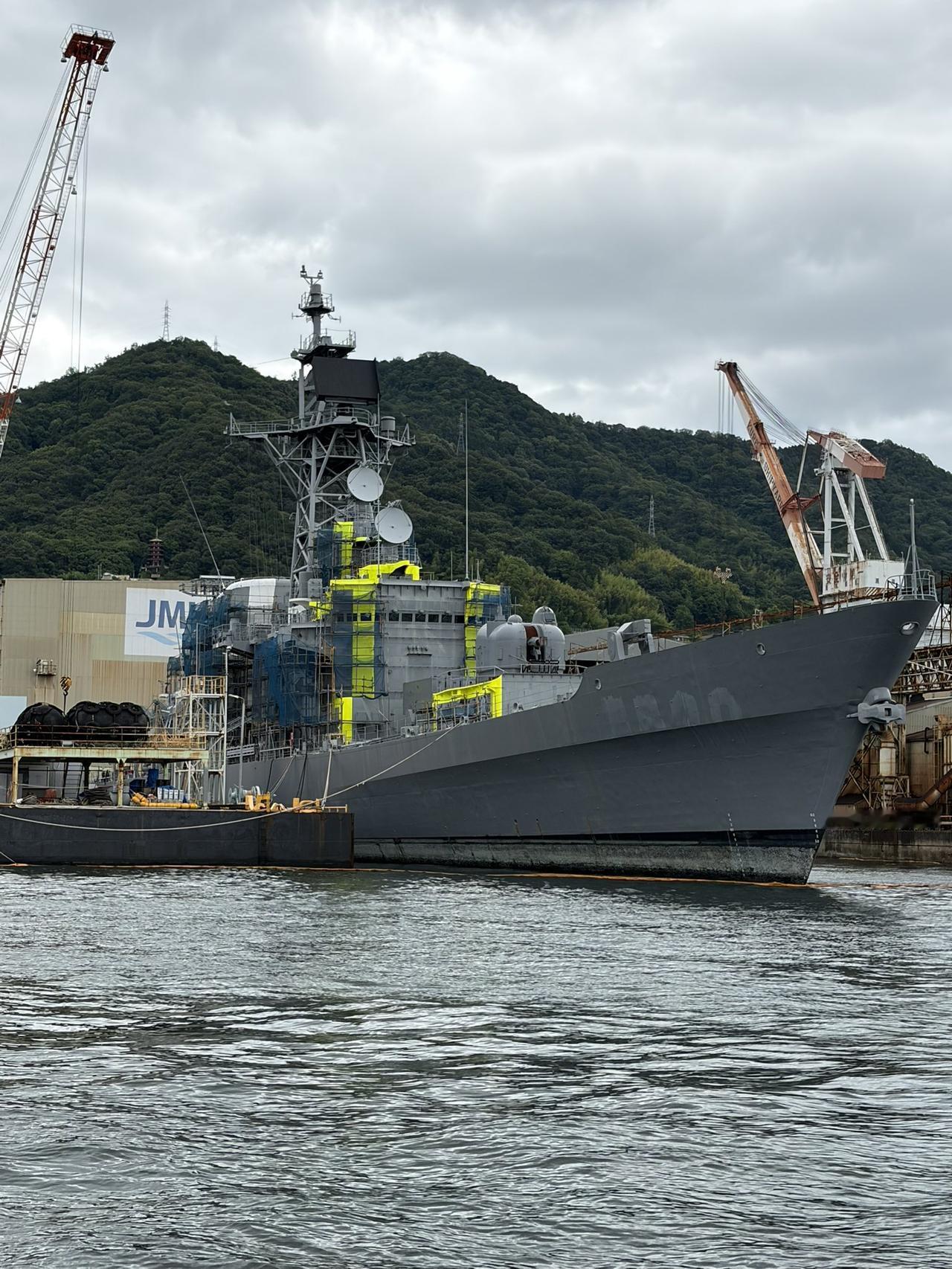 日本海上自卫队退役的“旗风”号驱逐舰（原DDG-171),正在被改装为靶舰。
该