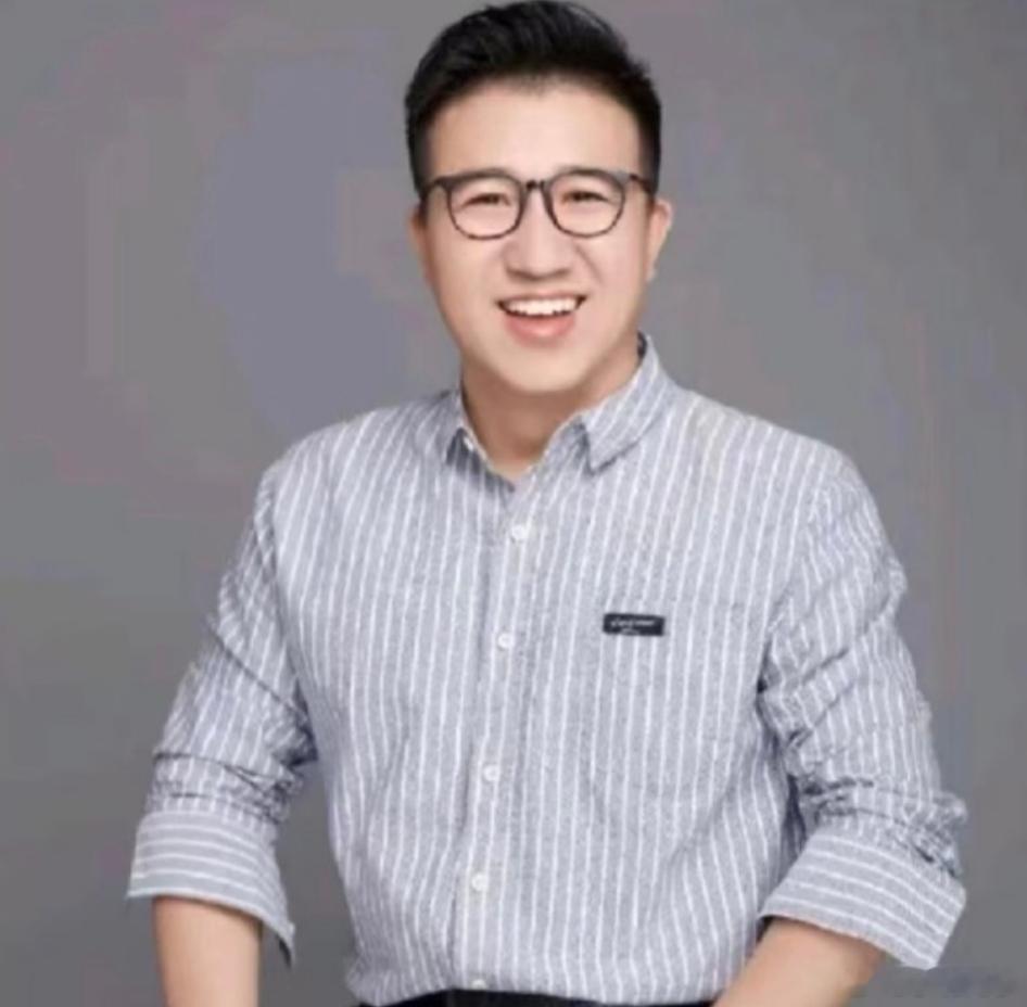 原极氪CBO关海涛入职荣耀 两年前，关海涛离开荣耀跨界去极氪，如今有消息称他将重