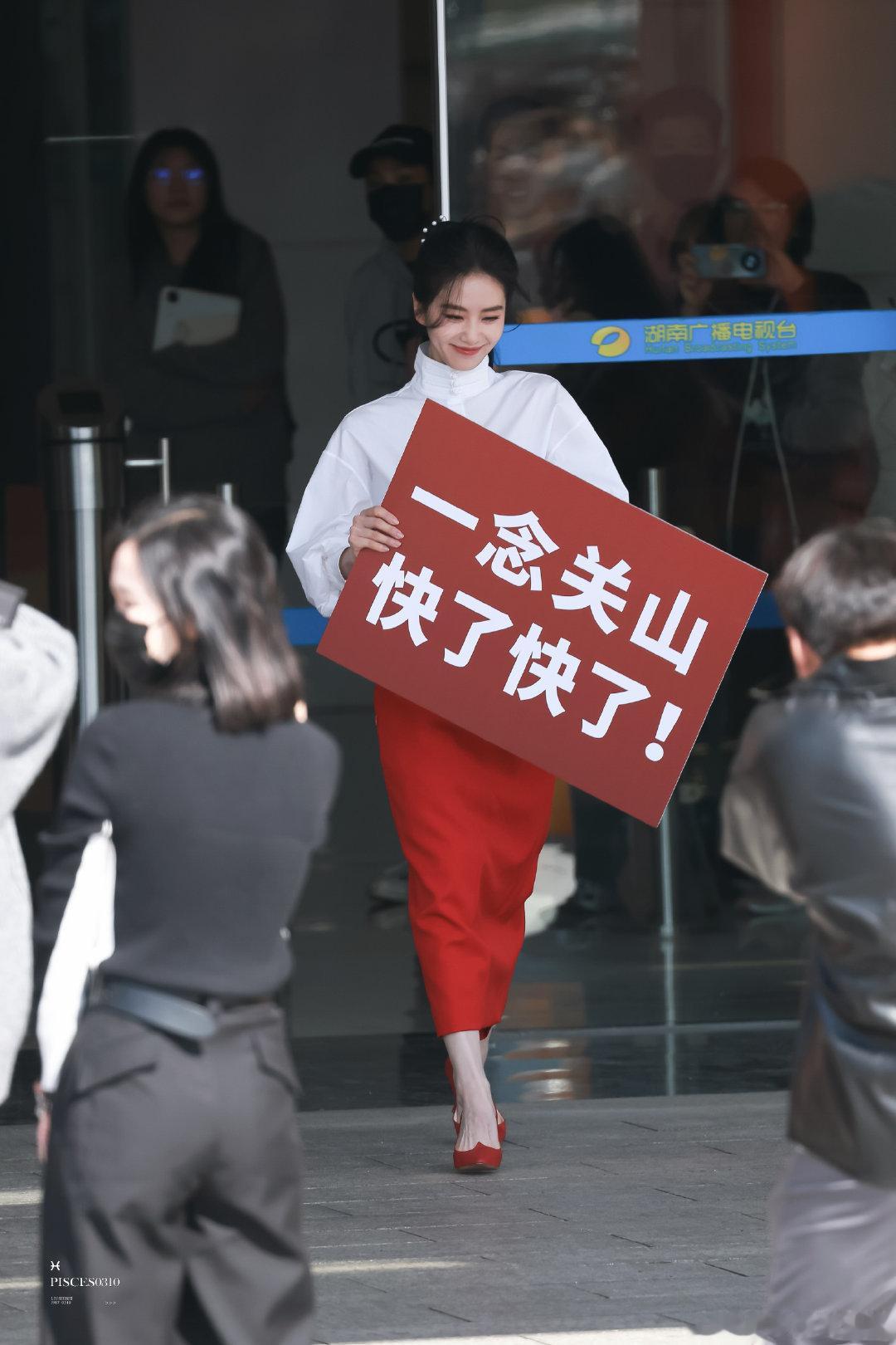 #刘诗诗清纯女大##刘诗诗新中式红裙# ​​​想看hi6 想看一念关山[哇] ​