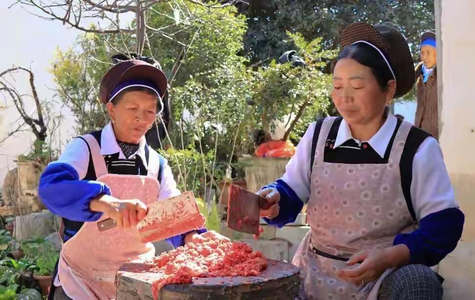 一肠烟火，半卷鹤庆春节乡愁
                   （张树忠）
 