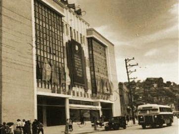 怀念重庆老两路口

现在的年轻人，或许根本不知道，重庆两路口曾经是妥妥的重庆第二