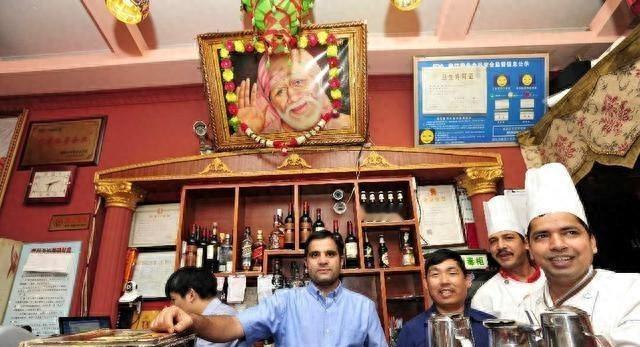 一家印度餐厅，在中国开了11家店，员工全是印度人，连水和香料都从印度空运。你猜怎