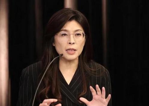 万万没想到，新当选的国民党主席郑丽文，一查底细才发现她不仅是妥妥的“蓝二代”，身