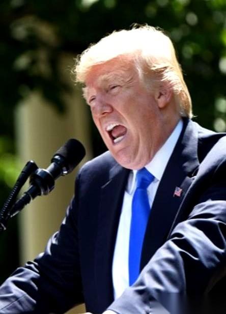 很多人说，世界都该“感谢”特朗普。
不是说他多厉害，而是他一上台，就把两块遮羞布