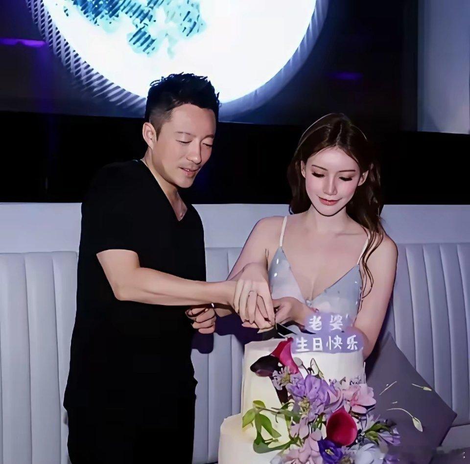 你们发现了吗？马筱梅真是太“心机”了她过生日穿了一件吊带连衣裙，原来汪小菲送她的