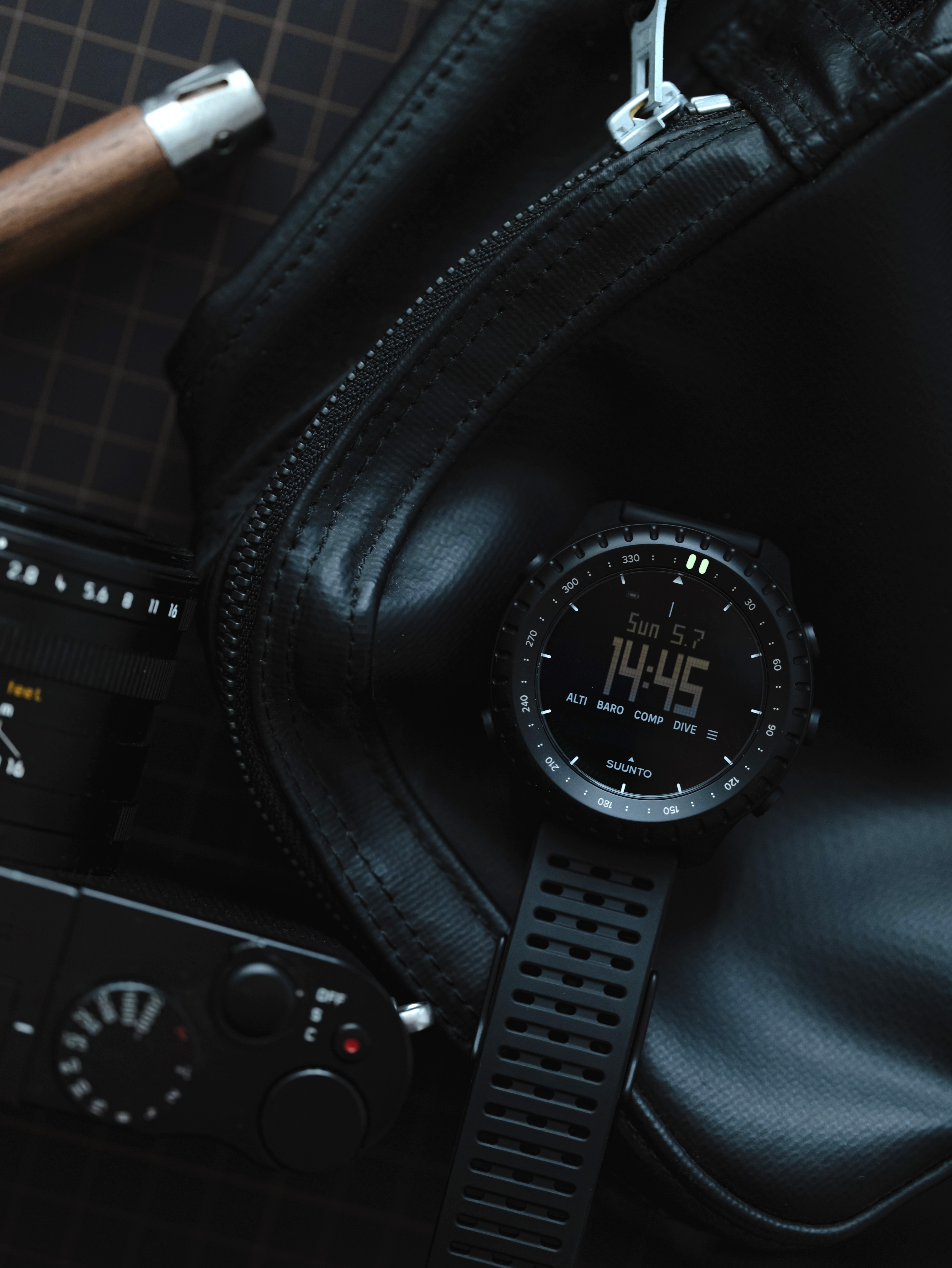 收到一个颂拓的新品Suunto Core 2 户外表，很美丽！ 