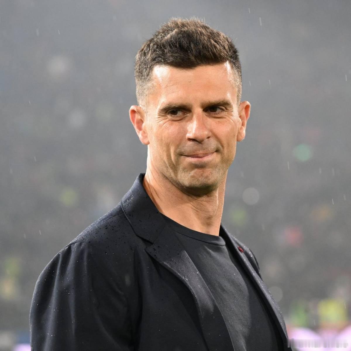 曼联临时主帅四大候选人出炉：弗莱彻、范尼、卡里克、索尔斯克亚。曼联新帅七大候选人