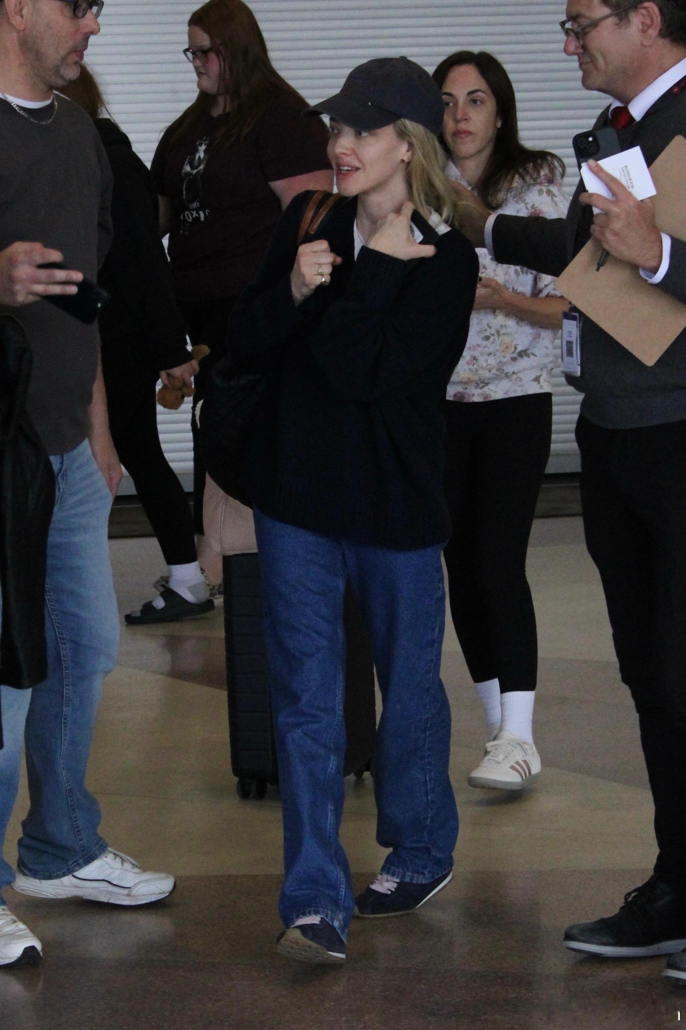 Amanda Seyfried阿曼达塞弗莱德抵达棕榈泉，准备节后开工啦 