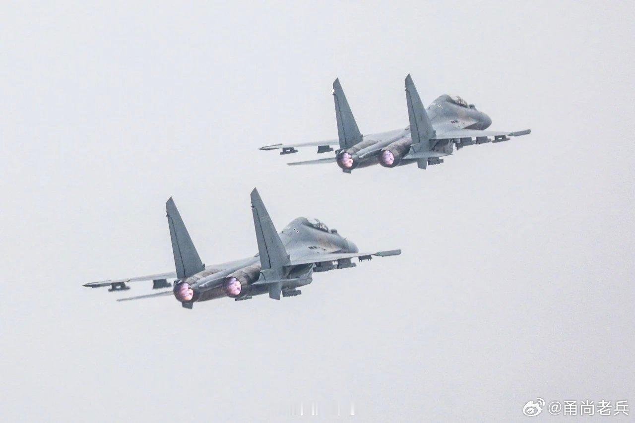 我是一个兵  【强军早报 】军事早知道1、近日，新疆军区某团开展实弹射击考核。2