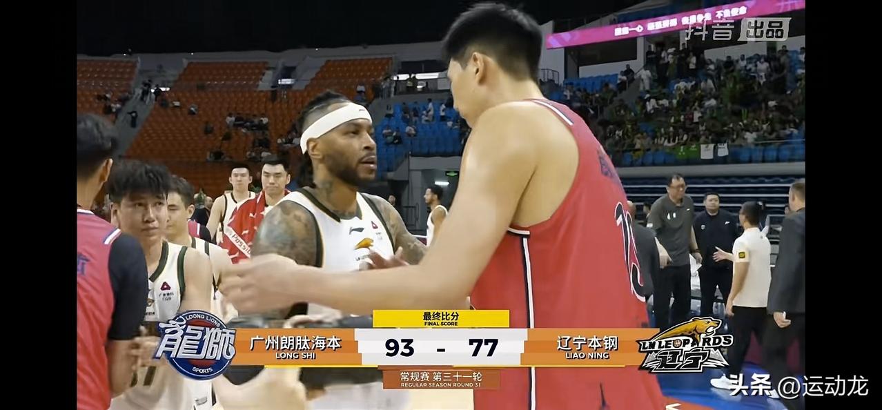 徐昕打爆莫兰德，本土2米26中锋成名之战！
数据对比（前徐昕后莫兰德）：
出场时