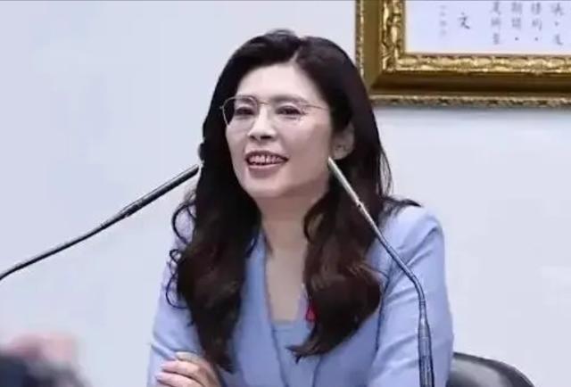 针对郑丽文这次访陆搭乘的是中国航空公司的飞机，绿委范云叫嚣，这是被锁进“一中”枷